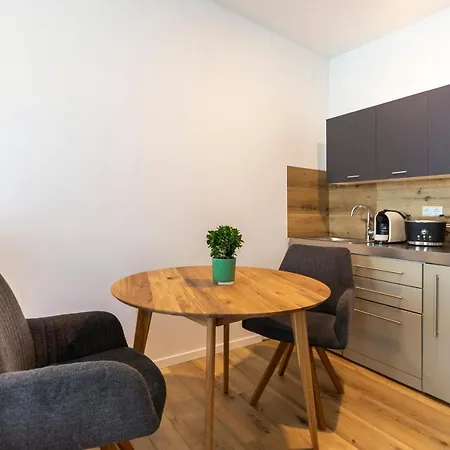 10 Apartment *